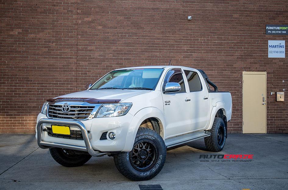 TOYOTA HILUX N70 4WD GRENADE OR MATTE BLACK